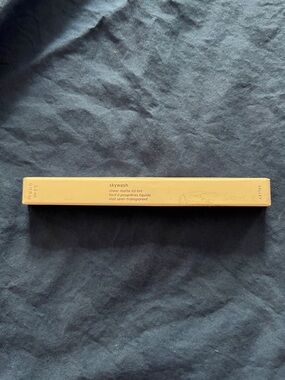 Glossier Skywash Sheer Matte Lid Tint in Valley